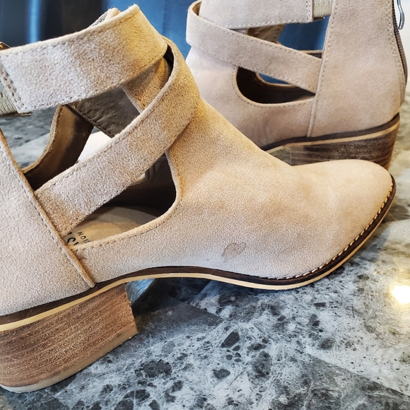 Beast Fashion heel booties - Picture 8 of 8